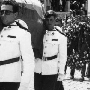 1965 chegada dos restos do Cabaleiro Laureado Soldado Lois 2